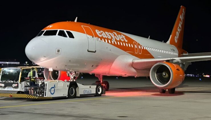 ‘Acil’ koduyla rotasını Türkiye’ye çevirdi: İzmir’e acil iniş yaptı