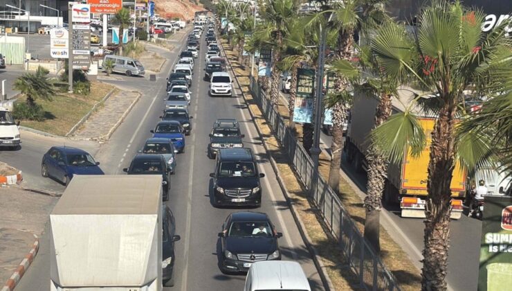 Bayram geldi vatandaşlar Bodrum’a akın etti: 24 saatte 50 bin araç girdi