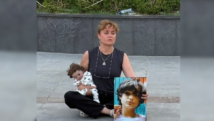 Ahmet Minguzzi’nin annesi tek başına oturma eylemi başlattı