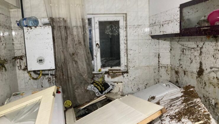 Ankara’da şiddetli yağış: Araçlar sürüklendi