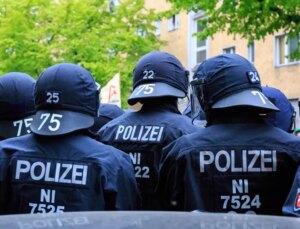 Berlin’de Filistin’e destek gösterisi! İsrail yanlısı grup provoke etti, polis gözaltına aldı