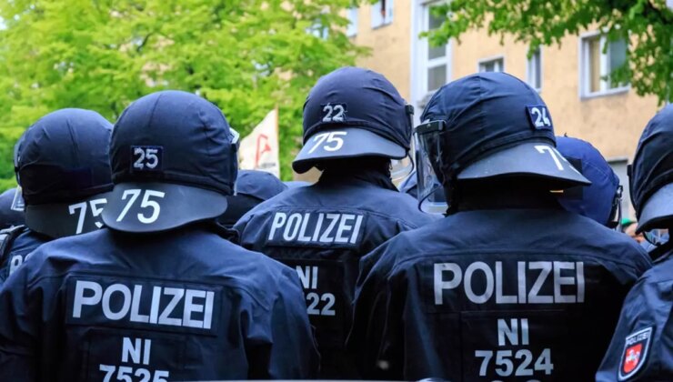 Berlin’de Filistin’e destek gösterisi! İsrail yanlısı grup provoke etti, polis gözaltına aldı