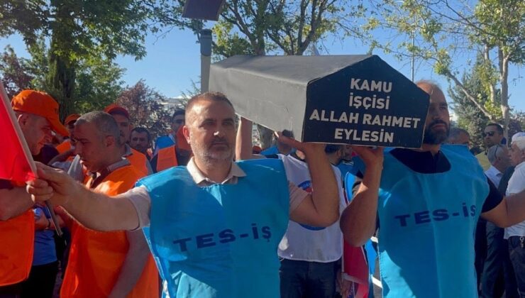 Elazığ’da işçiler, AKP’yi siyah tabutla protesto etti