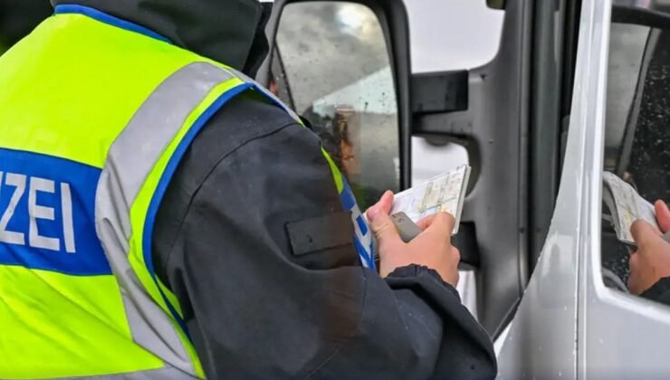 Türkler rekor kırdı: Ellerinde kağıt ve 1250 Euro ile geri yollanıyorlar!