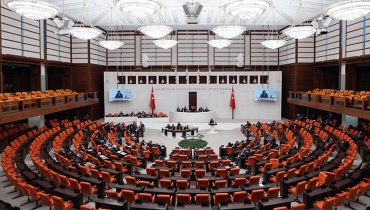 200’ü aşkın siyasetçi ve aydından ‘Yeni Anayasa’ bildirisi