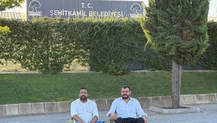 Başkan AKP’ye geçti, CHP’liler oturma eylemine başladı