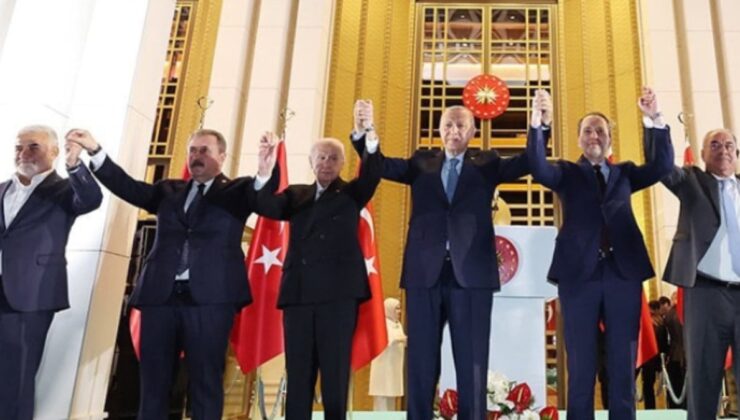 Cumhur bir ayda mum gibi eridi, sadece 3 parti yükselişe geçti