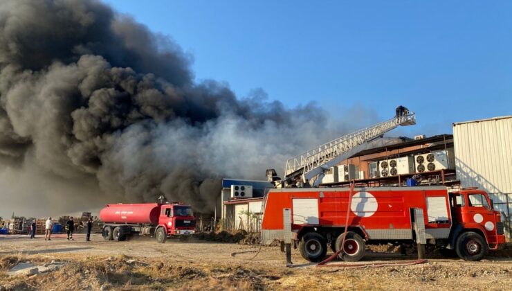 İki depo birden alevlere teslim oldu!