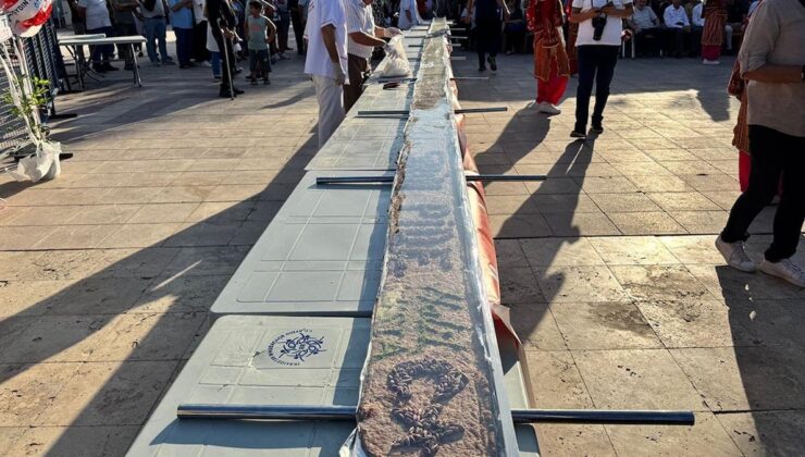 Karacasu’da 13 metrelik tahinli pide rekoru: Festivalde gözler usta ellerdeydi