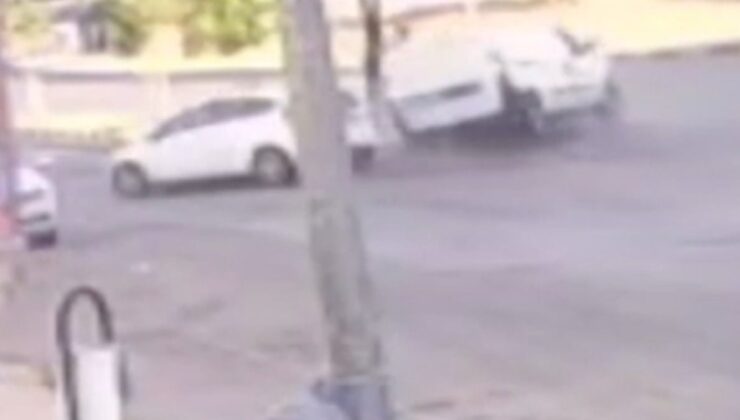 Kaza sonrası savrulan araç apartman bahçesine uçtu