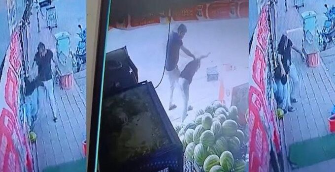 Marulu beğenmedi, çocuk çalışanı dövdü