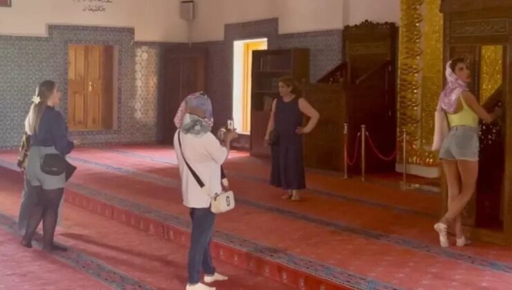 Tarihi camide tartışma yaratan görüntü! Uyarılar işe yaramadı