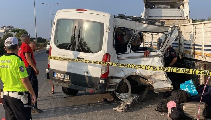 Tatile giden öğrenciler dehşeti yaşadı: 2 ölü, 10 yaralı