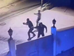 4 kişi sokakta yürüyen 19 yaşındaki gence kurşun yağdırdı