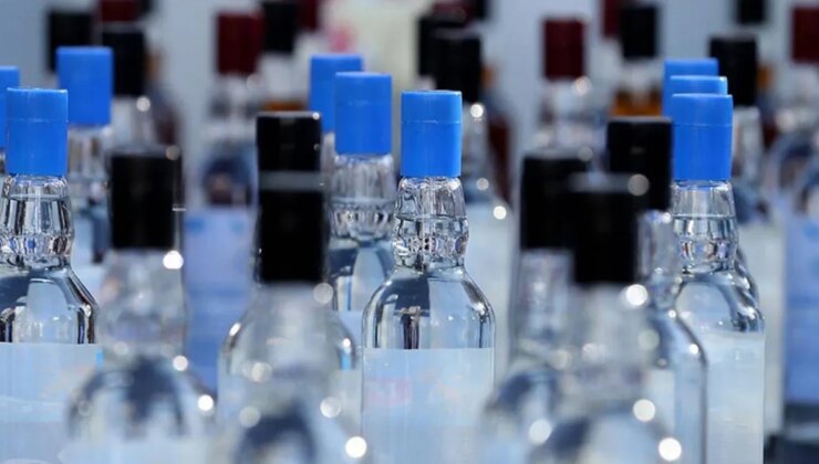 Adana’da yüzlerce litre sahte alkole el konuldu