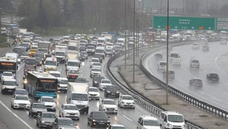 Bir yanda abluka bir yanda okul açılışı! İstanbul’da trafik kilit