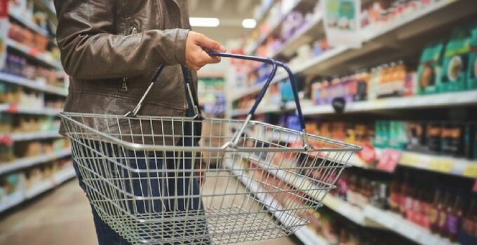 Çayda boya, gazlı içeceklerde ilaç: Market raflarındaki skandal ifşa oldu!