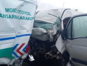 Jandarma aracına minibüs çarptı! 2 asker şehit oldu, 1 kişi hayatını kaybetti