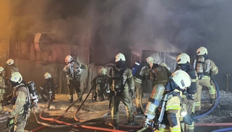 Kağıthane’de matbaa deposunda yangın