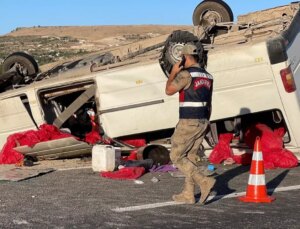 Şanlıurfa’da tütün işçilerini taşıyan minibüs devrildi: 20 yaralı