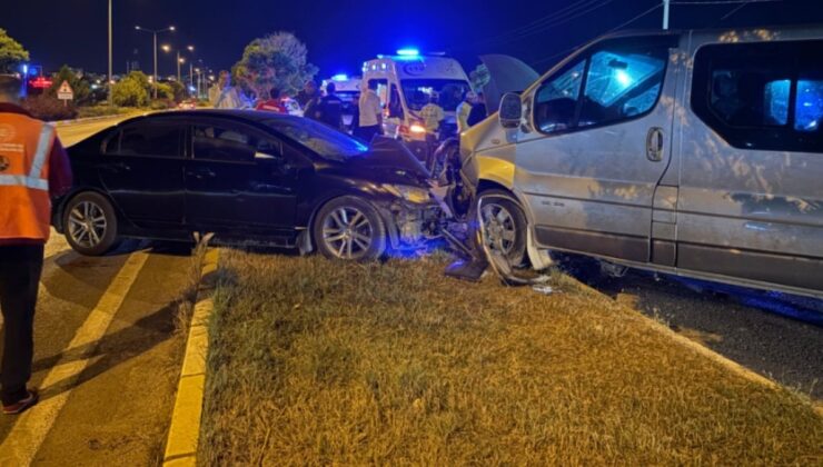 Sivassporlu futbolcuları taşıyan araç kaza yaptı: 3’ü sporcu 5 yaralı