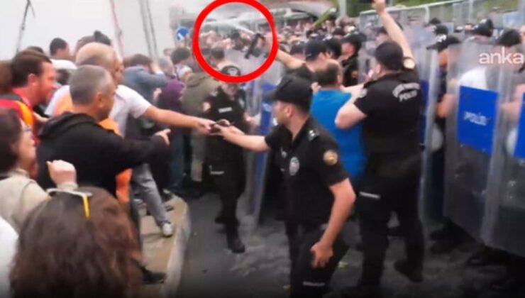 Son dakika: CHP İl Binası önünde biber gazlı müdahale