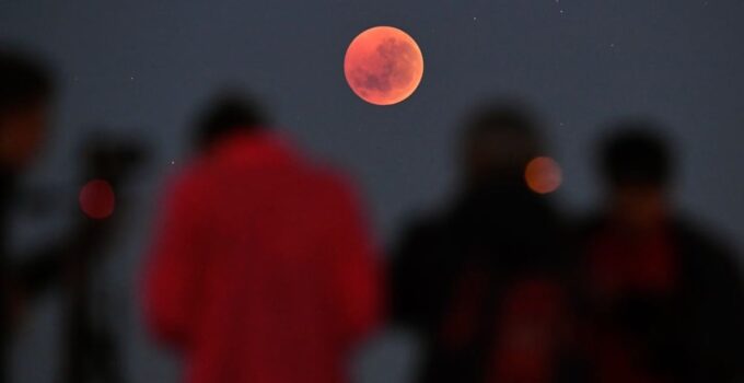 Tarih verildi: Günler sonra gökyüzü kızıla bürünecek!