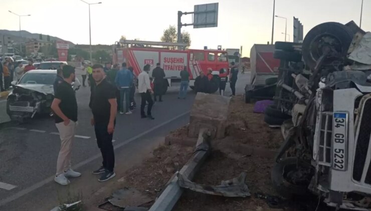 Tarım işçilerini taşıyan minibüs, otomobille çarpıştıktan sonra devrildi! 20 yaralı