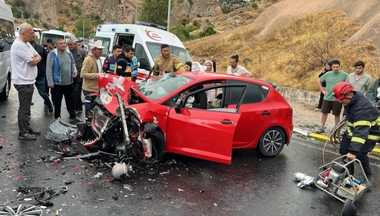 Turistleri taşıyan minibüsle otomobil çarpıştı: 6 yaralı