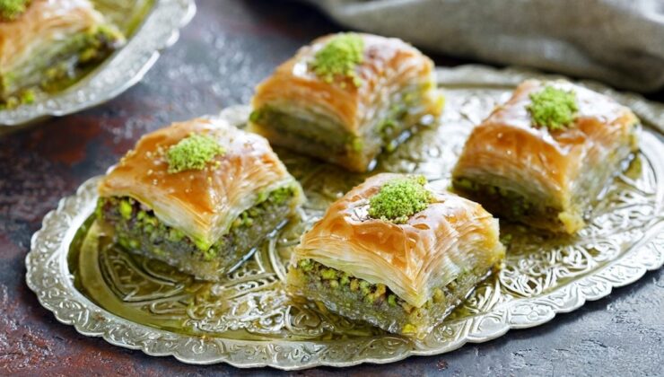 Ünlü tatlıcı baklava diye boya yedirmiş