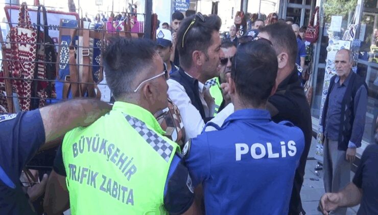 Zabıtadan kaldırım işgali denetimi; Türk bayrakları dışında her şeyi topladılar
