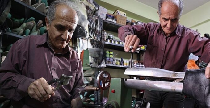 2001’de milyarderdi, şimdi kutu kadar dükkanda çalışıyor