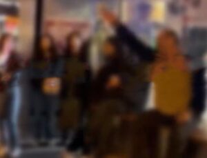 Alkollü erkek duraktaki kadına saldırdı