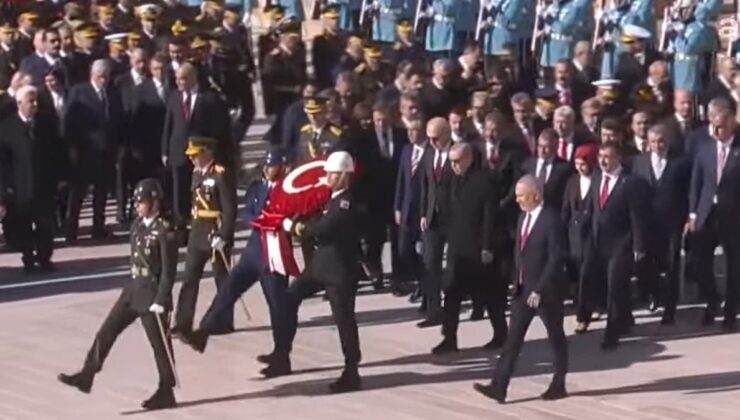 Anıtkabir’de aynı ayıp: Erdoğan sloganları yükseldi