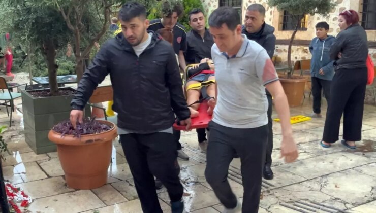 Antalya’yı yağmur ve fırtına vurdu: 3 yaralı