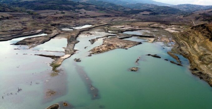 Barajlarda su bitti! Belediyeler su kuyusu açmaya başladı
