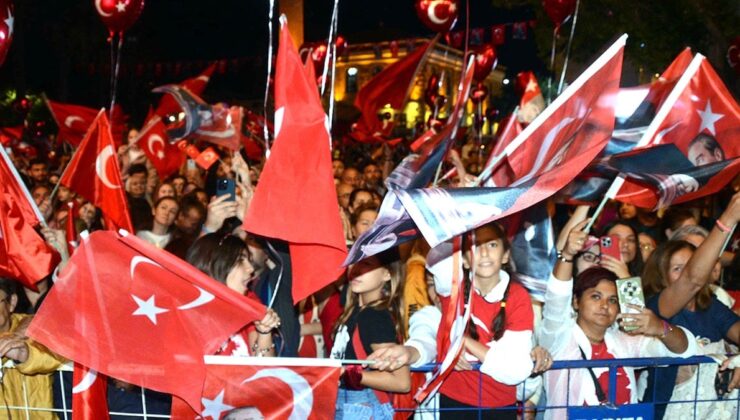 Bodrum’da binlerce kişi fener alayına katıldı