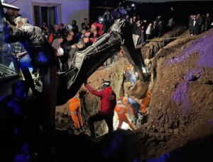 Bursa’da göçük faciası! Kazdıkları çukur 2 kardeşe mezar oldu