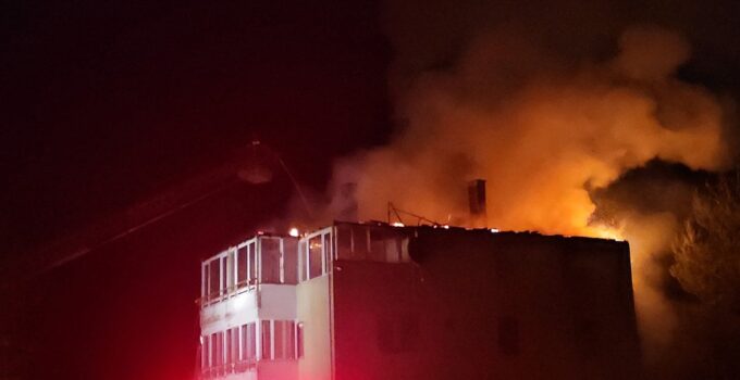 Çorum’da yıldırım isabet eden evde yangın çıktı