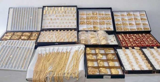 Diyarbakır’da durdurulan araçtan kilolarca altın çıktı