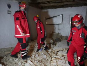 Düğün hazırlığı yapan ailenin üzerine evin tavanı çöktü