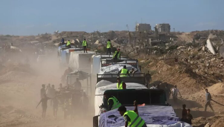 Filistinlilerin aylardır beklediği an! Gıda ve meyve yüklü tırlar Gazze Şeridi’ne giriş yaptı