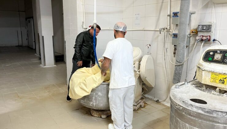 Halk Ekmek fabrikasında mide bulandıran görüntü! Üretim durduruldu