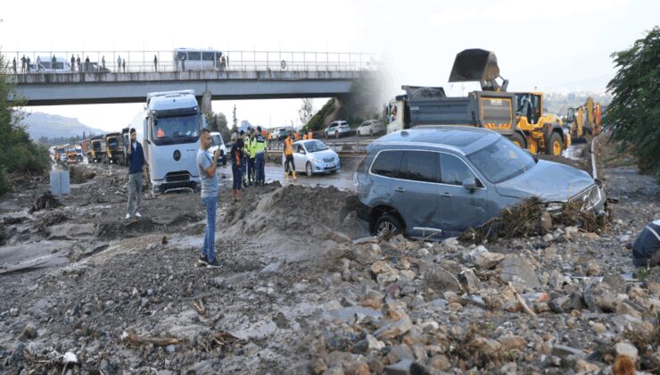 Hatay’da heyelan felaketi: Otoyol çöktü