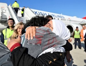 İsrail’in alıkoyduğu 36’sı Türk 137 aktivist İstanbul’da