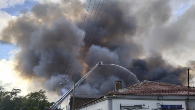 İzmir’de depo yangını! Müdahale sürüyor