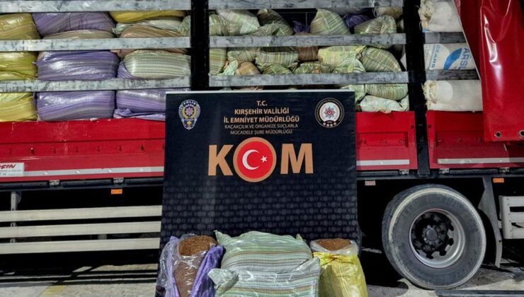 Kırşehir’de bir kamyonda 5 ton kaçak tütün ele geçirildi