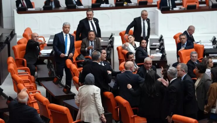 Meclis yine karıştı! Milletvekilleri birbirlerinin üzerine yürüdü