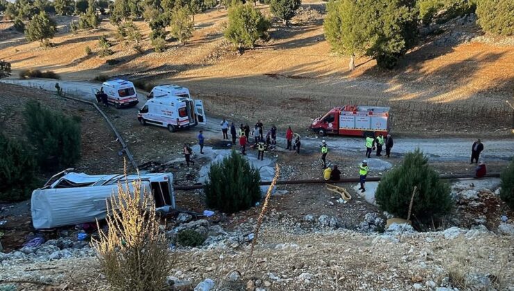 Mersin’de korkunç kaza! İşçi servisi devrildi: Çok sayıda ölü ve yaralı var
