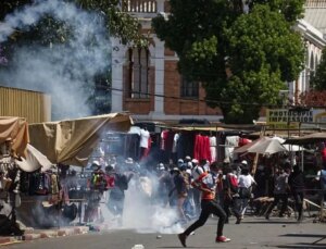 Protestolar Cumhurbaşkanı’nı yedi! Ülkeden apar topar kaçtı